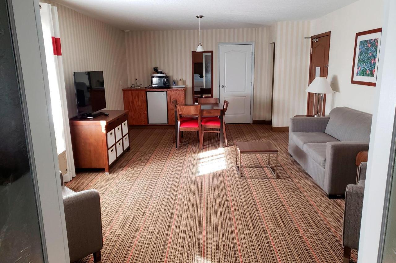 Prestige Prince George Lodge Bagian luar foto